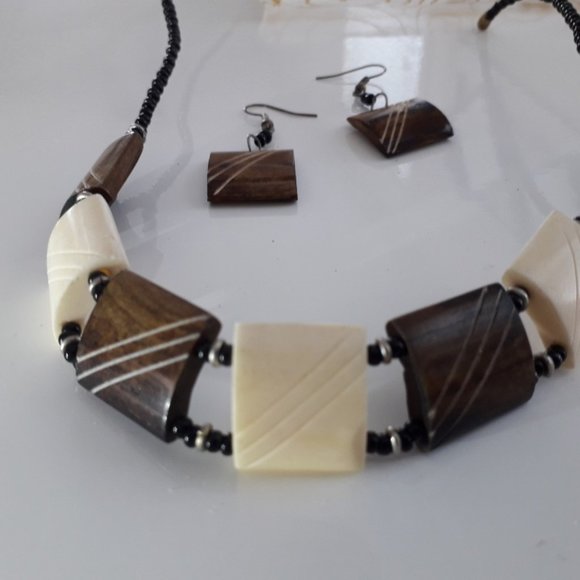NWOT - TRIBAL JEWELRY NECKLACE & EARRING SET-BURNISHED BROWN AND IVORY WHITE - Picture 1 of 2